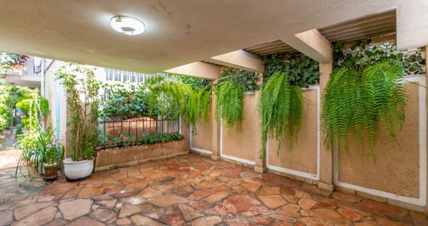 Atraente sobrado para venda com 4 quartos, sendo 1 suíte, 250m²