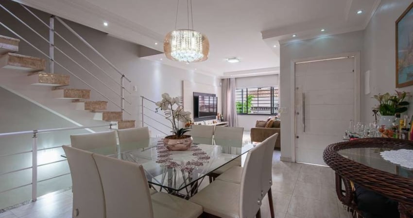 Funcional sobrado para venda com 3 quartos, sendo 3 suítes, 160m²