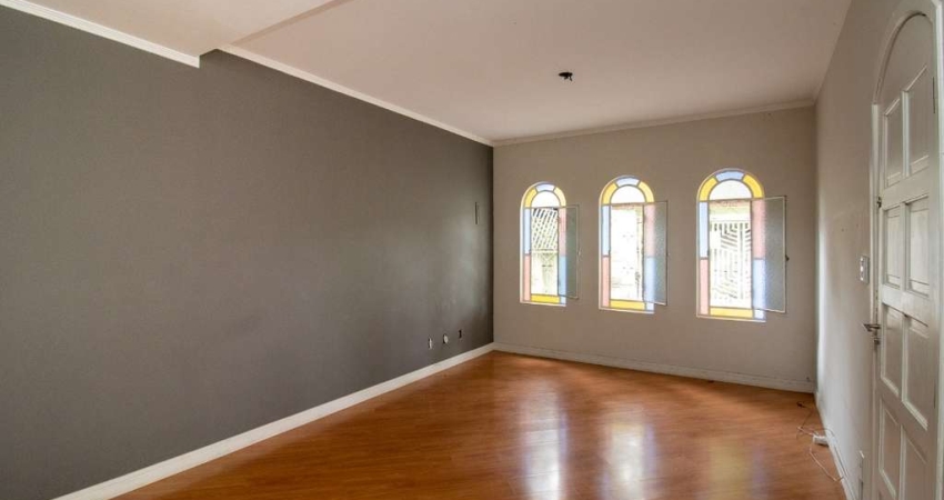 Versátil sobrado para venda com 3 quartos, sendo 1 suíte, 130m²