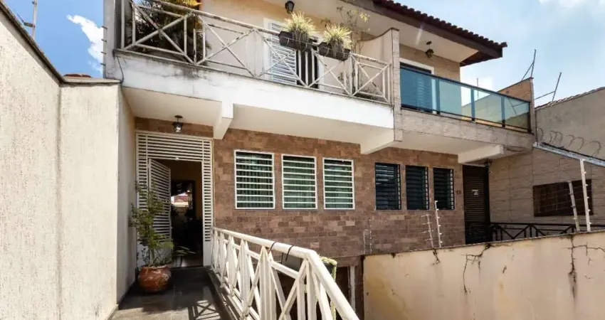 Atraente sobrado para venda com 3 quartos, sendo 1 suíte, 178m²