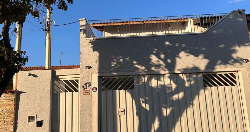 Elegante casa tipo para venda com 3 quartos, sendo 1 suíte, 196m²