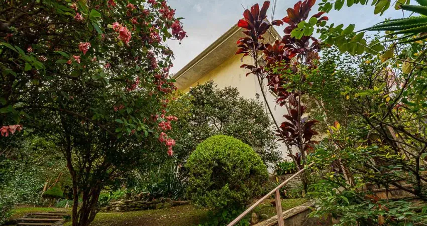 Versátil casa tipo para venda em pacaembu com 3 quartos, sendo 1 suíte, 320m²