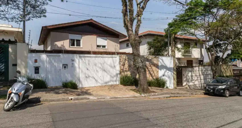 Funcional casa tipo para venda em alto de pinheiros com 4 quartos, sendo 1 suíte, 294m²