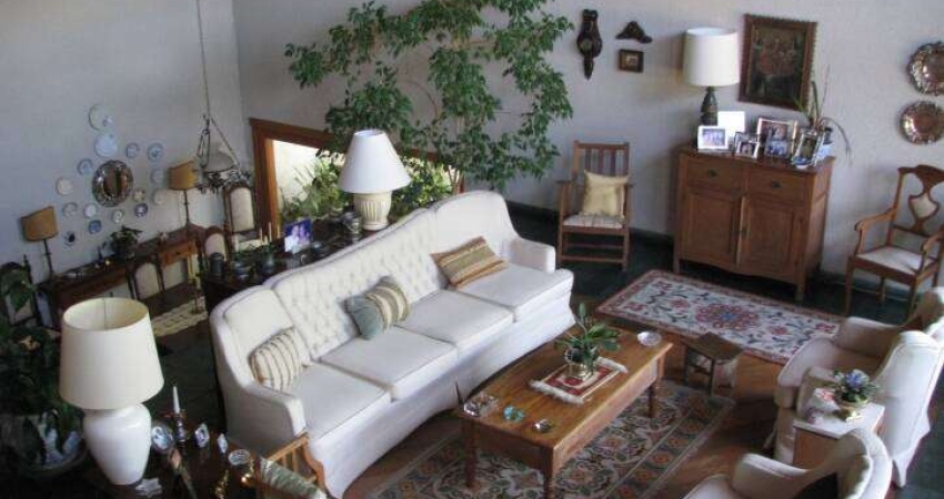 Casa à Venda com 05 Dormitórios no Jardim Colinas - SJC.