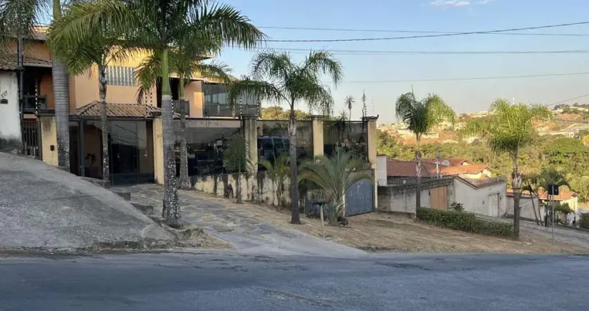 Casa para Venda em Contagem, Tropical, 4 dormitórios, 3 suítes, 5 banheiros, 8 vagas