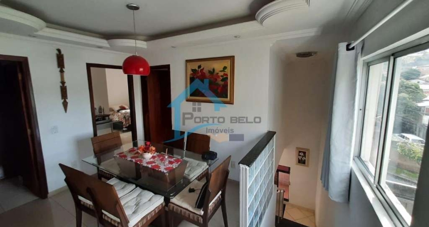 Casa para Venda em Contagem, Centro, 8 dormitórios, 1 suíte, 4 banheiros, 3 vagas