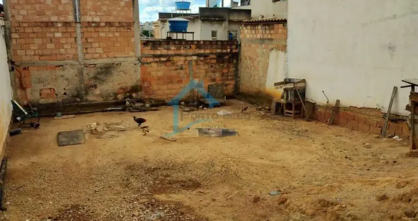Terreno à venda na Rua Dez, Oitis, Contagem