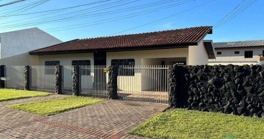 Casa com 3 dormitórios para alugar, 117 m² por R$ 3.015,00/mês - Universitário - Cascavel/PR