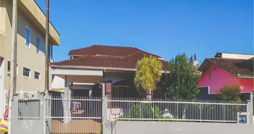 Casa com 3 quartos à venda no Iririú, Joinville 
