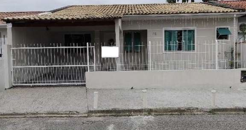 Casa 3 Dormitórios - Bairro Madri