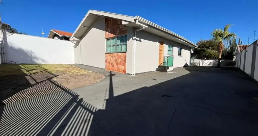 Casa com 3 dormitórios para alugar, 174 m² por R$ 3.200,00/mês - Conjunto Residencial Vivendas do Arvoredo - Londrina/PR