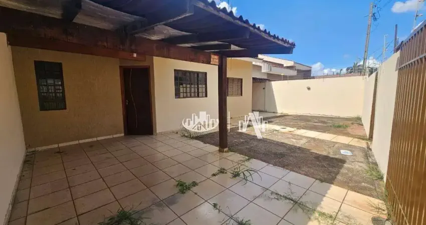 Casa com 3 quartos para alugar por R$ 2.500/mês - Jardim Oriente - Londrina/PR