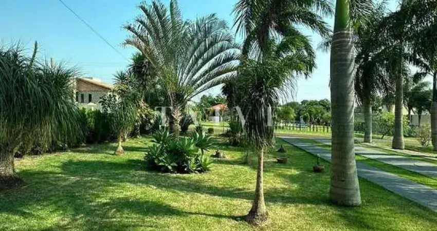 Casa 360m²à venda/ 03 quartos ( sendo 2 demi-duites e 1 suíte)/3 vagas- Cond. Golf Ville- Recanto S