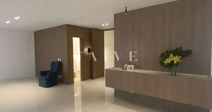 Apartamento à Venda, Ed Grand Palais, 3 suítes , completo em móveis planejados, andar alto- Gleba F