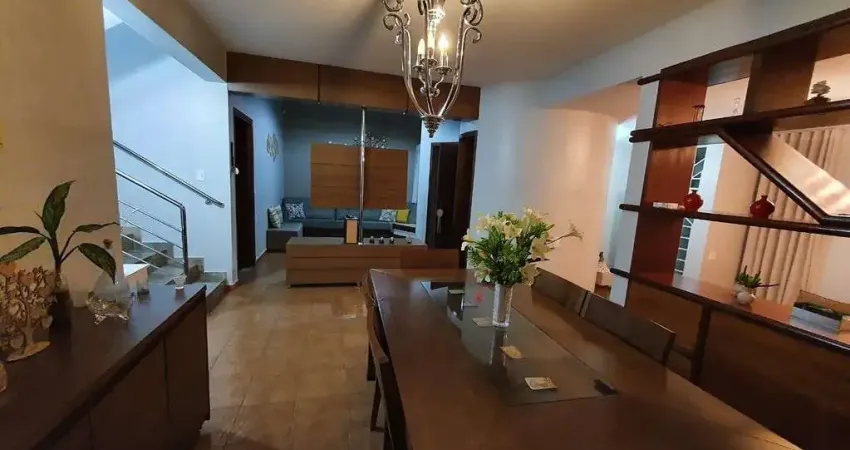 Casa com 4 quartos à venda no Santa Mônica, Uberlândia 