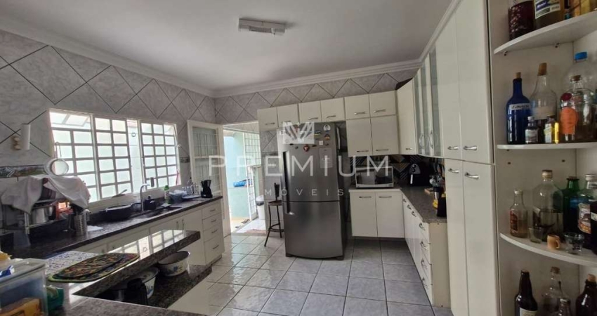 Casa com 3 quartos à venda no Santa Mônica, Uberlândia 
