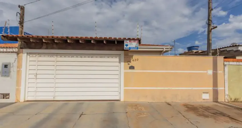 Casa com 3 quartos à venda na Avenida Antônio Caetano Casaletti, 430, Loteamento Santo Antônio, Jaboticabal
