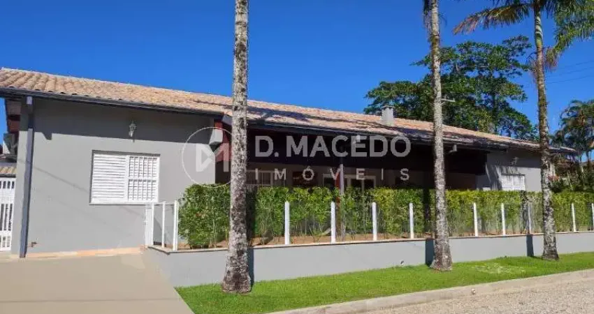 Casa para alugar em Condominio Lagoinha de 371.00m² com 4 Quartos, 3 Suites e 4 Garagens