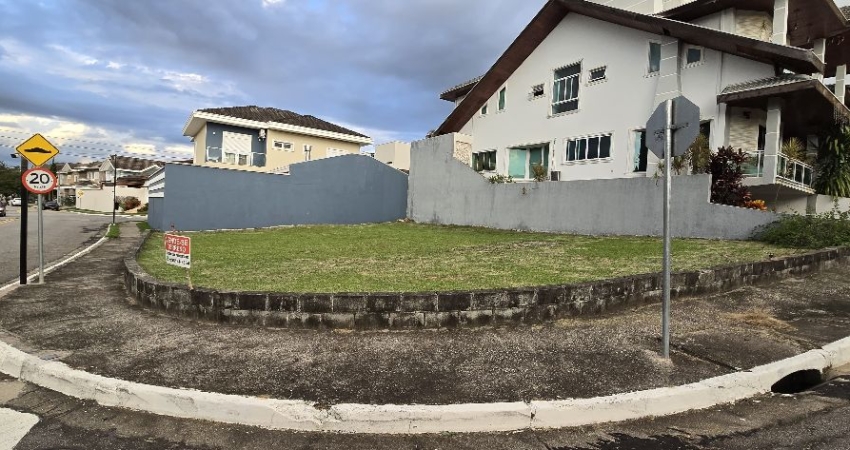 Terreno de Esquina de 329m² para Venda no Floradas do Paratehy