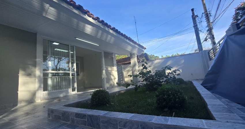 Casa com edícula - Jardim Satélite - 3 dormitório/1 suíte - 160m² de construção - 280m² de terreno - São José dos Campos.