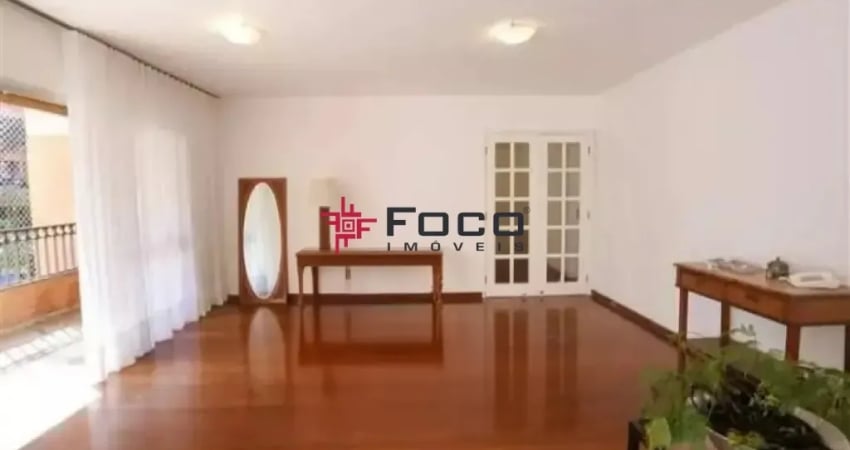 Apartamento - Bosque do Engenho - Vila Ema, - 4 dormitórios sendo 3 suítes - 220m²
