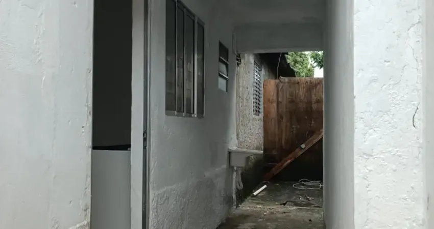 Casa de fundos aluguel 01 dormitório, vila cintra - mogo das cruzes