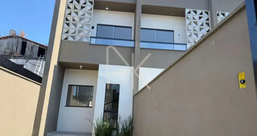 Lindo Sobrado localizado no Iririú, com 2 suites, 81m2 privativos e amplo espaço de fundos