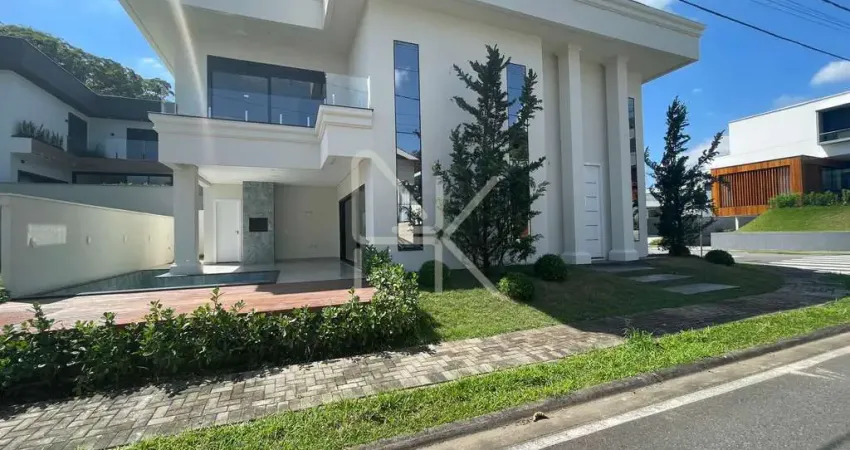 Quinte Essence - Viva o requinte neoclássico no Quinte Essence - Casa de esquina com 3 suítes, 234m² privativos e lazer completo