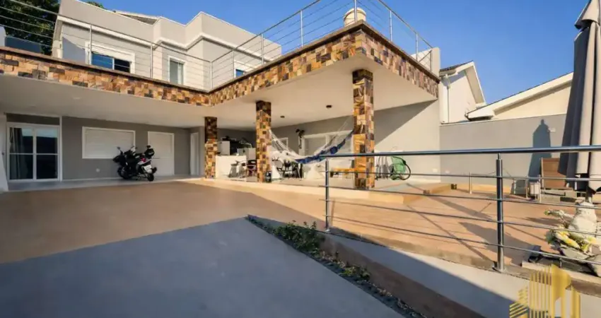 Casa com piscina à Venda, no Potecas, São José, SC, com 3 quartos, 3 Banheiro, 2 vaga de garagem