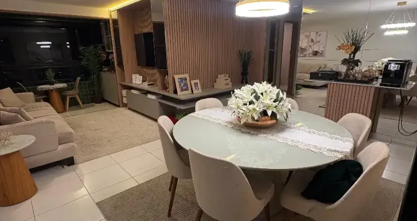 Apartamento em Manaira com 3 quartos sendo 1 suíte com dce completa e 2 vagas de garagem andar alto com vista para o mar próximo ao supermercado Manaira