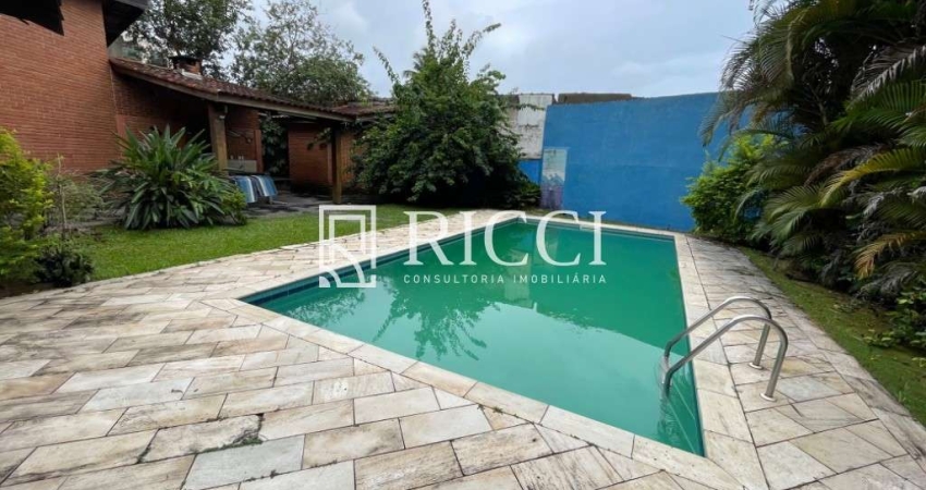 Casa a 200 metros da praia no Guarujá