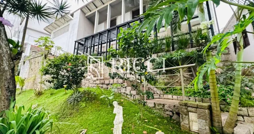 Comprar casa no Ilha Porchat com piscina e area de lazer