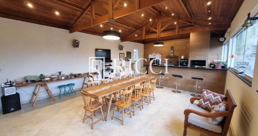 LINDA CASA SOBREPOSTA TRIPLEX NO BAIRRO DA APARECIDA