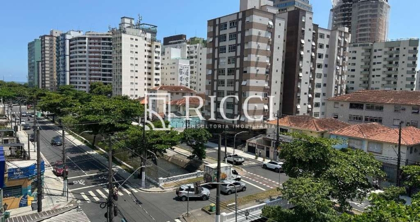 Ótima oportunidade! Apartamento com 148mts totalmente reformado a apenas duas quadras da praia!