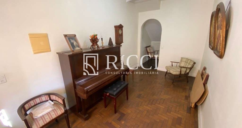 Imperdível: Casa à venda em Santos-SP, Bairro Boqueirão, 3 quartos, 1 suíte, 2 salas, 3 banheiros, 2 vagas, 225m².