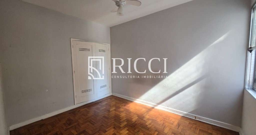 Apartamento para Reforma no Boqueirão Próximo À Praia