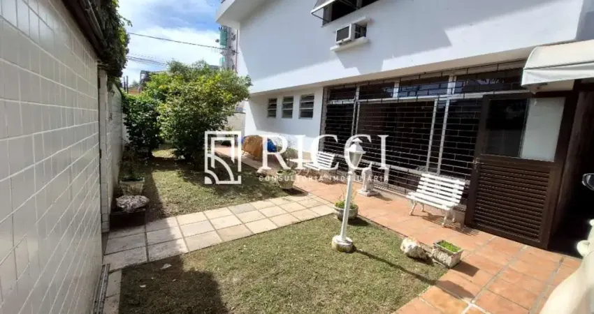 Sobrado isolado 3 quartos sendo 1 suíte no boqueirão em santos