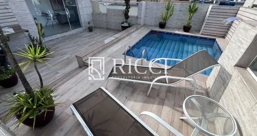 Cobertura com excelente área de churrasco pertinho da praia