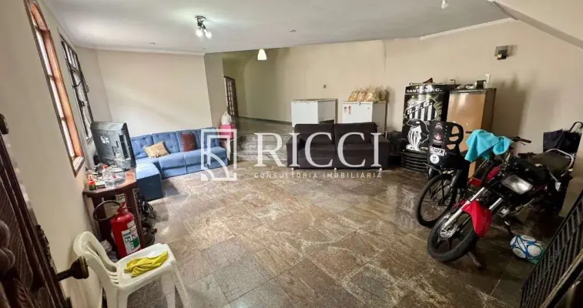 Casa sobreposta baixa à venda 3 quartos, 1 suíte, sala ampla, 2 vagas de garagem, marapé, santos