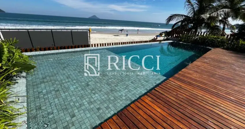 Triplex, 4 suítes, pé na areia, jacuzzi e churrasqueira privativa