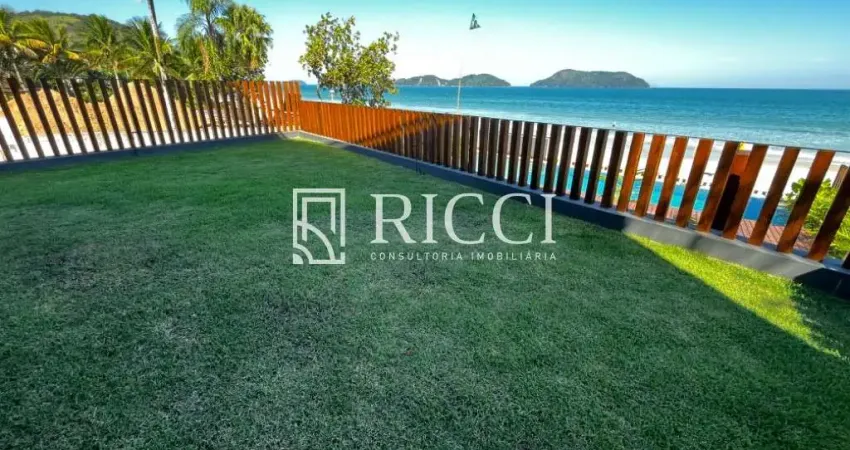 Triplex, 4 suítes, pé na areia, jacuzzi e churrasqueira privativa