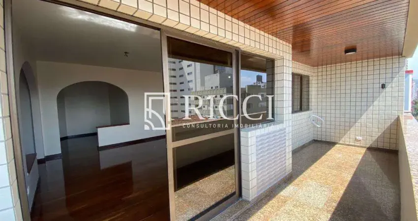 Apartamento grande reformado com varanda no bairro boqueirão