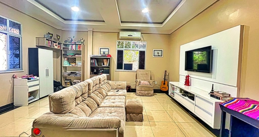 muito terreno nessa casa à venda, 2 quartos (2 suites) em Flores, Manaus-AM;