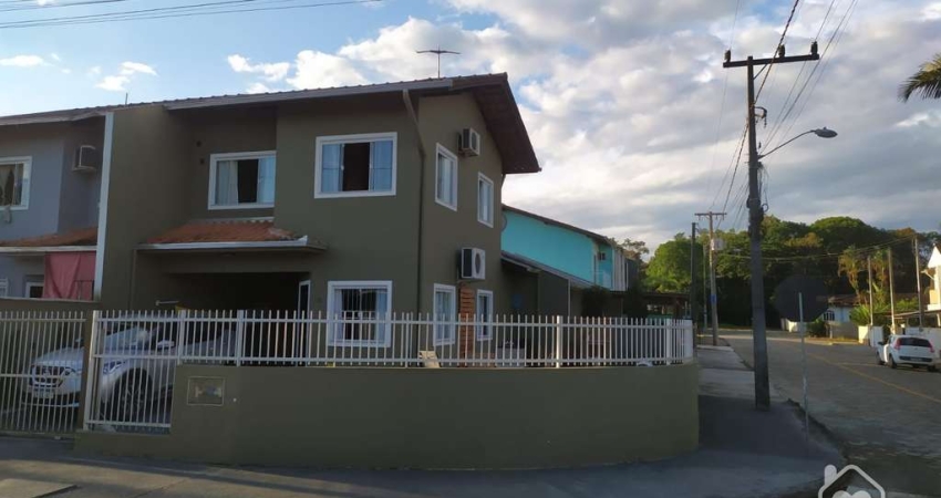 Casa com 3 quartos à venda na Rua Pitaguaras, 29807, Morro do Meio, Joinville