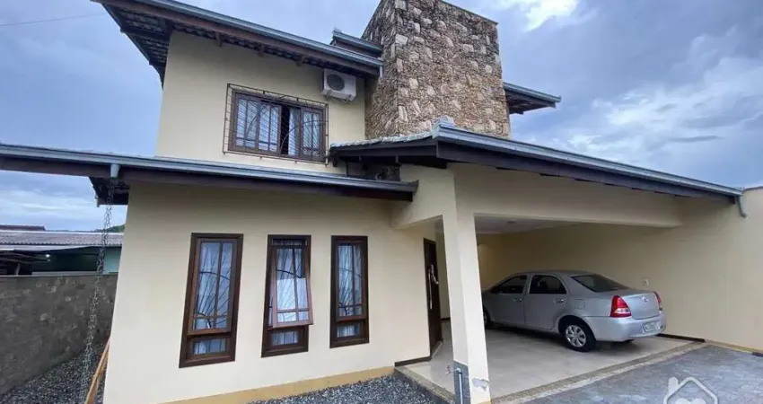 Casa com 3 quartos à venda na Rua Quinze de Novembro, 22044, Vila Nova, Joinville