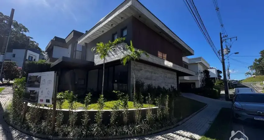 Casa com 3 quartos à venda na Rua Guilherme Zilmann, 186, Vila Nova, Joinville