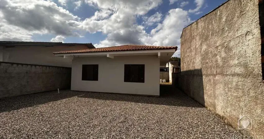 Casa com 3 quartos para alugar na Rua Ângelo Buzzi, 158, Zona Industrial, Joinville