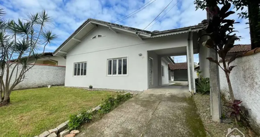Casa com 3 quartos para alugar na Rua Rudolfo Schmidlin, 35, Vila Nova, Joinville