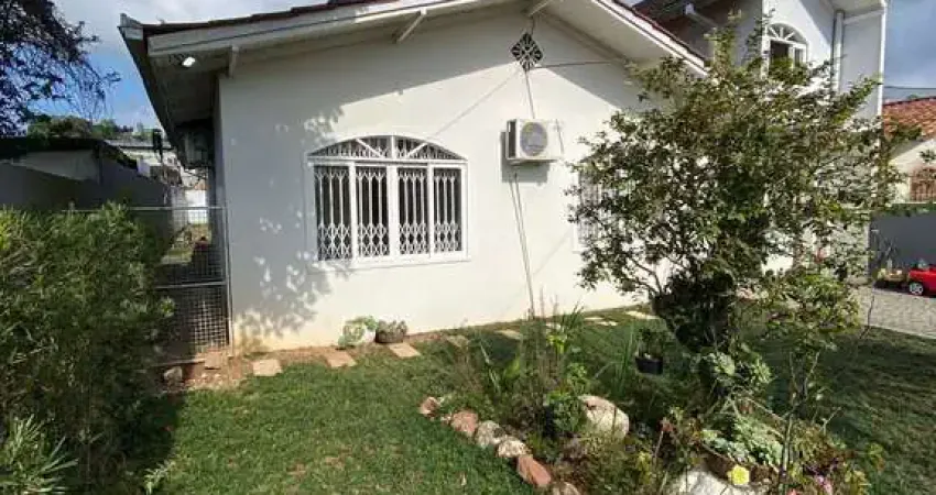 Casa com 3 quartos para alugar na Rua Francisco dos Santos Faraco, 16, Itaum, Joinville