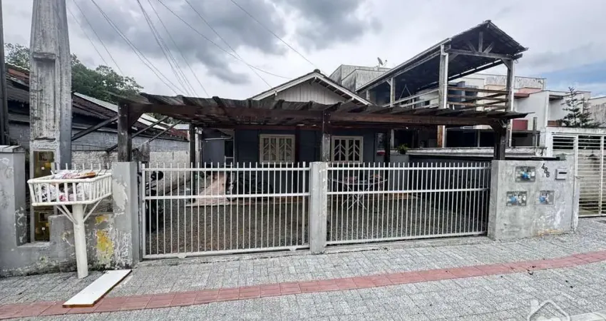 Casa com 4 quartos à venda na Rua Quinze de Novembro, 10877, Vila Nova, Joinville